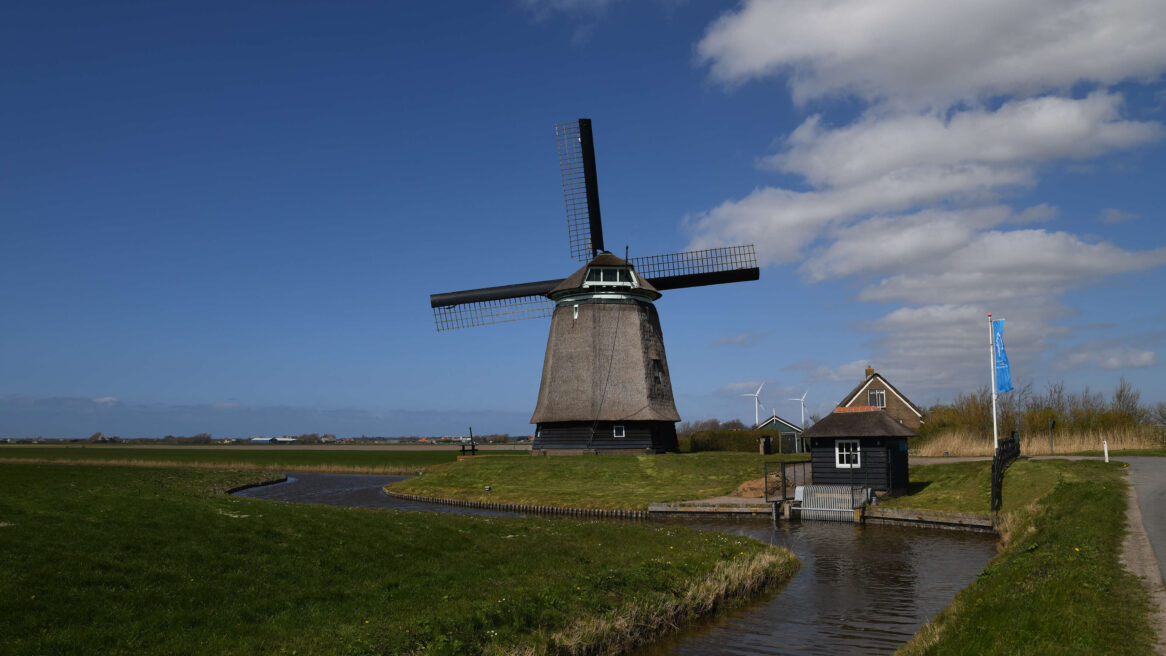 Molen in de buurt van Egmond aan Zee , 