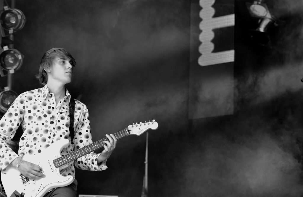 Kevin Stunnenberg van de band Bird of Joy ,hier in Hengelo 2013. op het Summer square festival