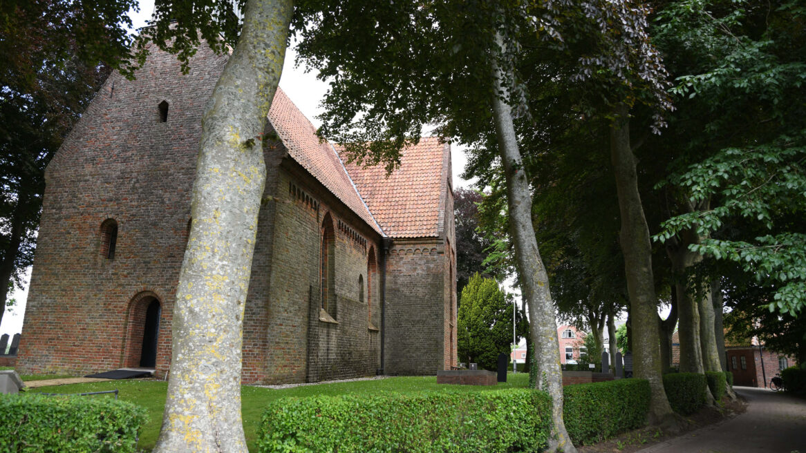 De Donatuskerk in Leermens is een van de oudste kerken van Groningen. Het oudste deel van de kerk stamt al uit 1050. In de loop der jaren is er heel wat aan de kerk gebouwd en verbouwd.