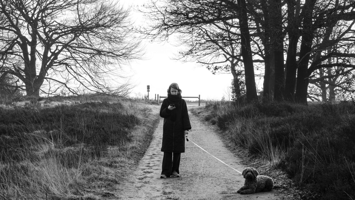 Wandelen op de Sallandse Heuvelrug met dochter en onze hond Moos februari 2024
