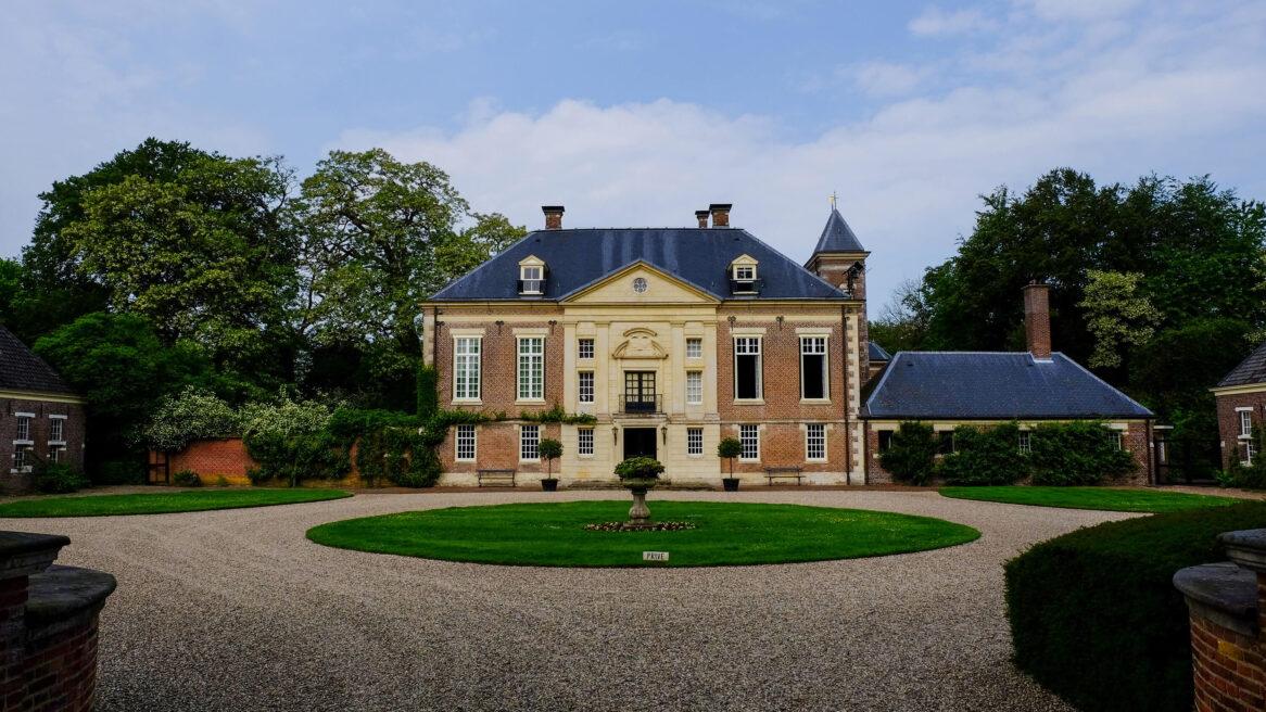 Huis Diepenheim een eeuwenoude havezate in de provincie Overijssel