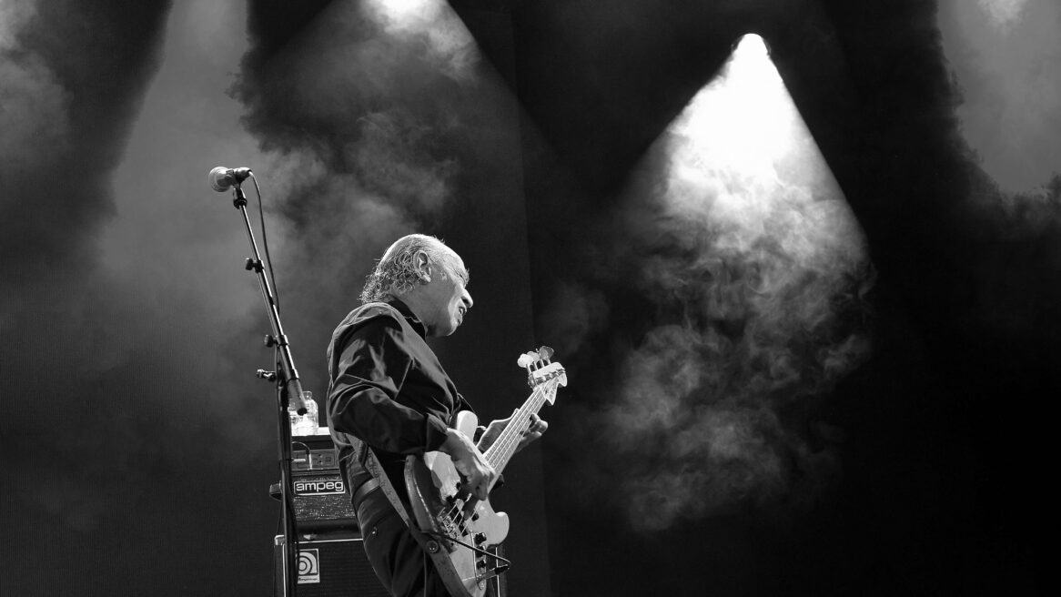 Norman Joseph Watt-Roy. (Ian Dury and the Blockheads) Nu bassist  bij Wilko Johnson