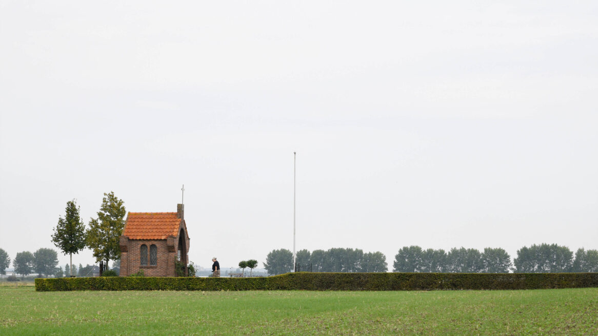 Bemmel (Lingewaard), gedachteniskapel op de heuvel